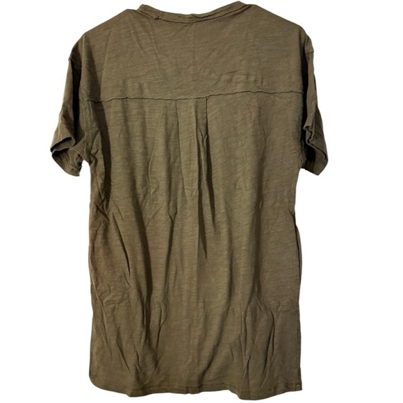 🌹NEW IN OLIVE POCKET TEE - Picture 2 of 5